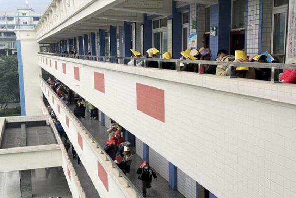 ��ɽ��ɳ��Сѧ��չ����+����Ӧ����ɢ�����