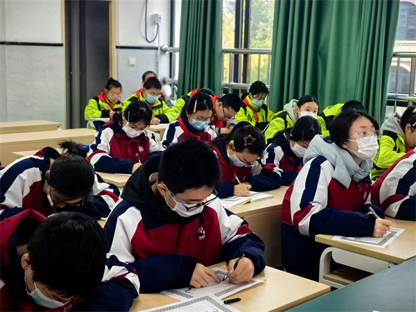 У԰���𡰺���硱����ͩ����ѧͬ�ķ�У�ô�ͳ�Ļ��������