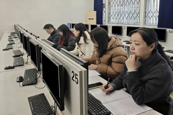 ��ɽһ�У�����¿α��ں���̽����ѧ��·��