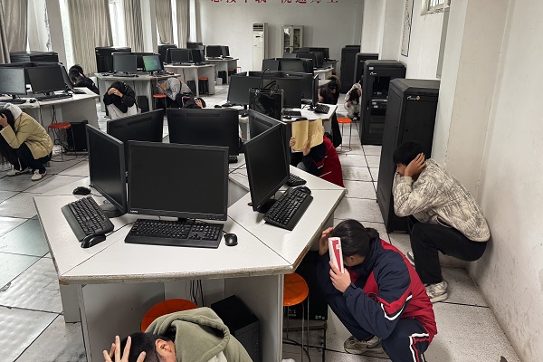 ��ɽ�лݵ��ۺϸ߼���ѧ��չ�������Ӧ����ɢ����