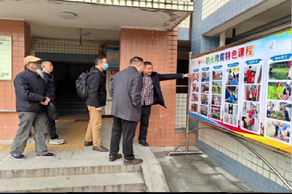 ��ɽ���������ѧУ������ǣ�ߴٷ�չ ����ػ�ů�ؽ�