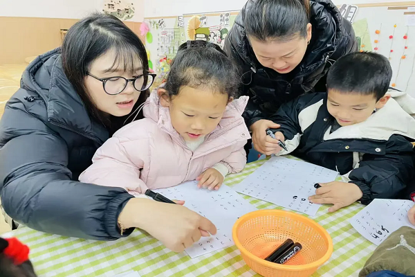 ��ɽ�л����׶�԰���߽����ӵ�����