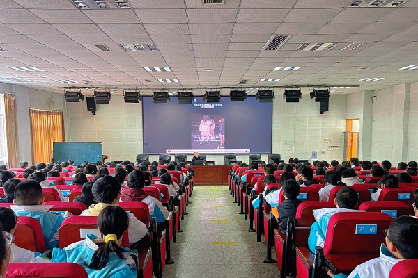 ��ɽ��ʵ����ѧ�ٿ�12��ѧ����ȫίԱ�����