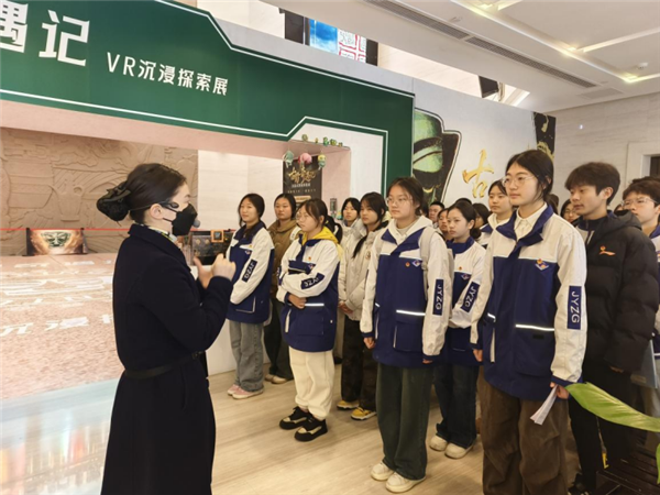 ��˼�������������������ְ�߿�չ�����ߵ�˼���Ρ�ʵ����ѧ�