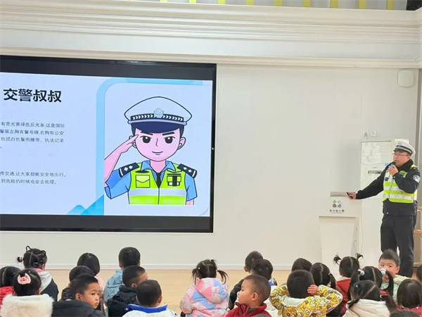 ��ǿ�׶���ͨ��ȫ��ʶ����ɳ�׶�԰���ж�