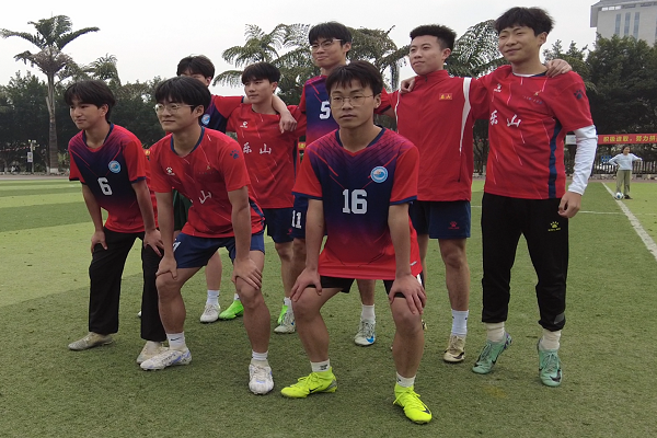 ��������ְҵ���У��������������� ʦ������ůУ԰