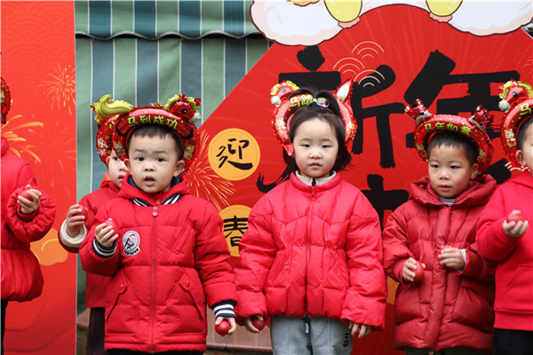 ͯ������+Ȥζ��԰����ɳ�׶�԰�⻪԰�´�ʢ�绶����Ϯ