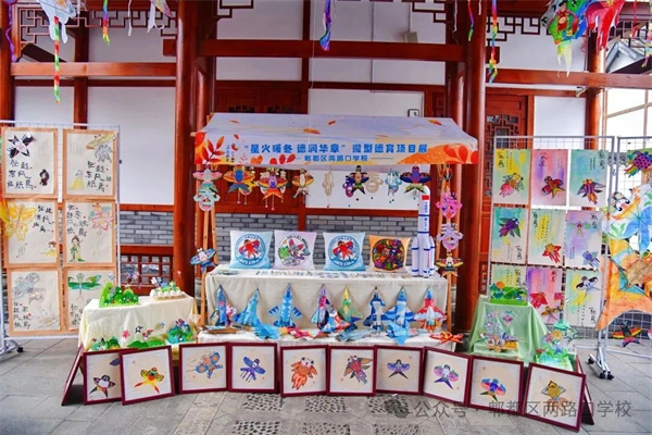 �����������������ݣ���·��ѧУ��ɫ������Ŀ����������չ��