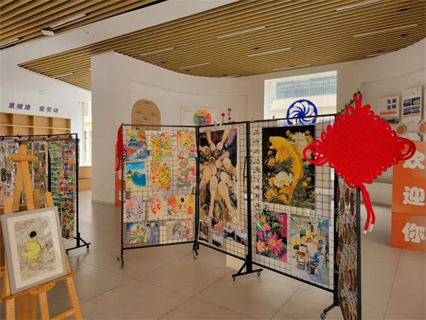 �ջ����� ����У԰ �Ž��³ǳ�������������չԲ����Ļ