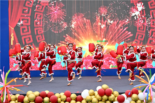 ���ް�̯���ҳ�ߺ�ȡ�У��վ̨���츮��С�ⳡУ԰������ѡ���ζ���͡�������������¸߶�