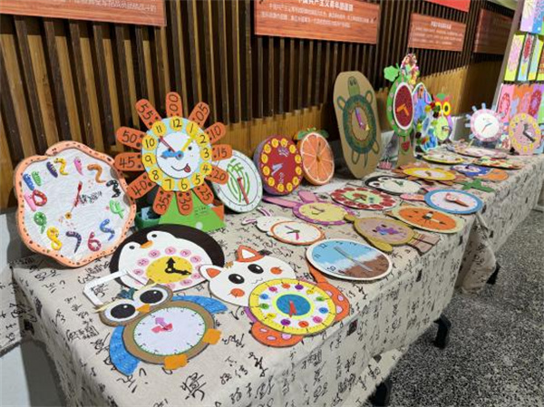 ����ת����ѧ�ڣ�˫��Сѧѧ�Ӷ��ֽ�����ѧ����