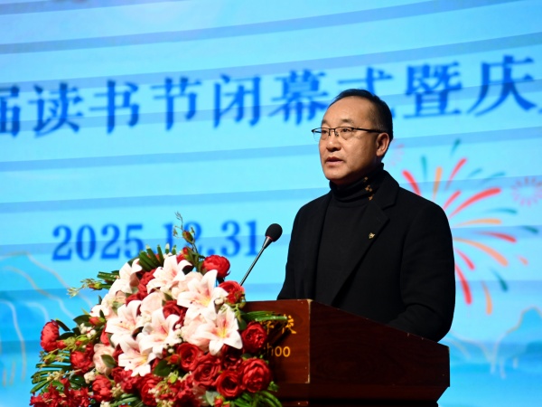 ����Ʒ���㣬�ö���ɳ� ��üһС��37�����ڱ�Ļʽ����Ԫ���Բ����Ļ