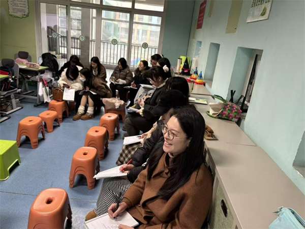 芳草南区小学英语教师以研促教提质效,且思且行共芬芳