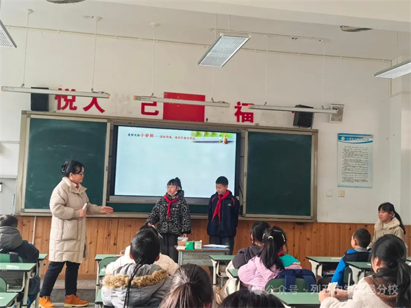 �����ƻ�ůͯ�� ������ʵ����ѧ�뻨ˮ����ѧУЯ�ֹ��ٳɳ�