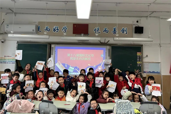 ��Ӣ�����ͯ���š�������ʵС��ʮ�˽�����Ļ���Բ����Ļ