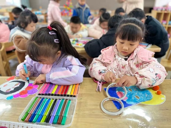 �����ػ����׶�԰�Ǳ�԰��༶��СС�й��ޡ��γ�������ɫ