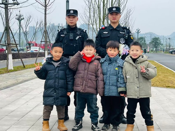 ��ɽ�л����׶�԰���������ε����ӣ���������������ͯ���ӡ��