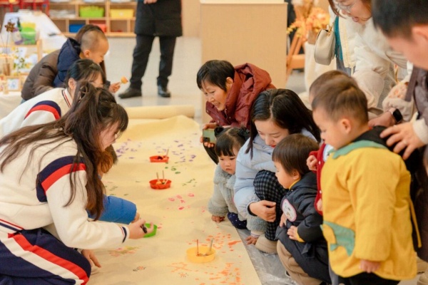 ��ɽ��ʵ���׶�԰���������һ�����ݣ�װһ��ͯ���ʫ