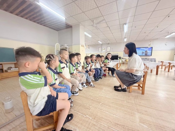 ��ɽ��ʵ���׶�԰������ġ���ֽ�����ǡ����ѻ������桱���»���