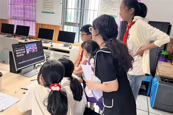 ף�أ��˼ҽ�Сѧѧ���ڳ����س�������ն���м�һ�Ƚ�