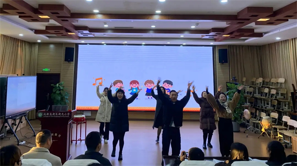 �����δӡ����ࡱ���򡰽��족���¹�Сѧ��ѧ��˵��չ�ǻۺ���