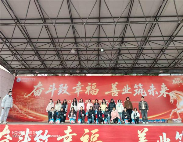 40�䡰�������ҡ����ʳ�¯������ְ��������֮�����У԰