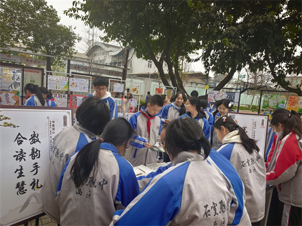 ʯ�����У�������ѧ��������Ϊý��̽��ѧ֮��