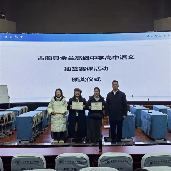 �������и�ѧ�ƽ�ʦ��ǩ����չ��ɣ�������д�����