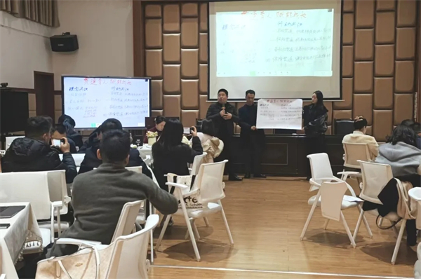 �۽���ѧ�������£���Сѧ�ⳡ�������۽�ѧ�ĸﹲʶ