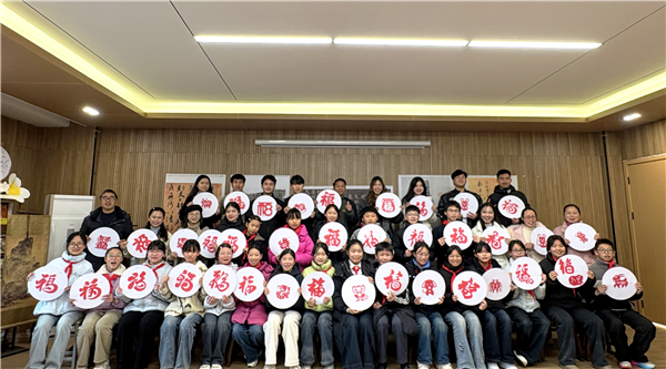 线下体验+云端连线,桂溪初中与老挝学子携手贺新春