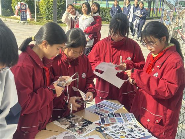 �����ɳ� ��ůͬ�� ���Ƹ�ʵ�ж�ά��Ŀ����ѧ��ȫ�淢չ