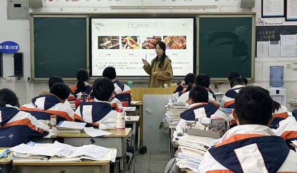 ��ɽһ�У�̽AI���⣬չlogo��