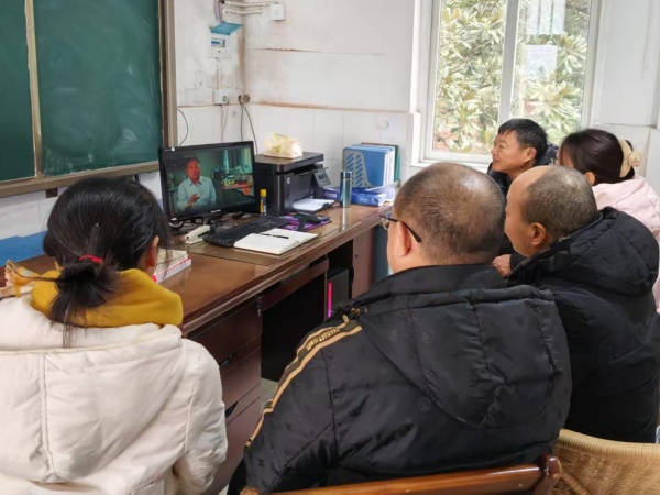 ɳ������«��ѧ��֯��Ա��ʦ�����տ�������10��ר���Ŀ