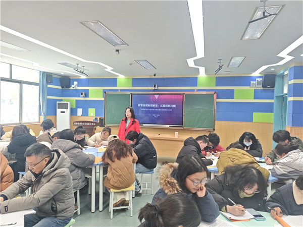 �½����������ѧУ��չ�����ͽ��¹���ר����ѵ