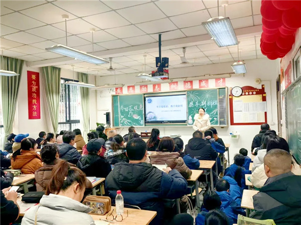 ��Уͬ�����³� ���к���У�����꼶������ĩ�ҳ���Բ������