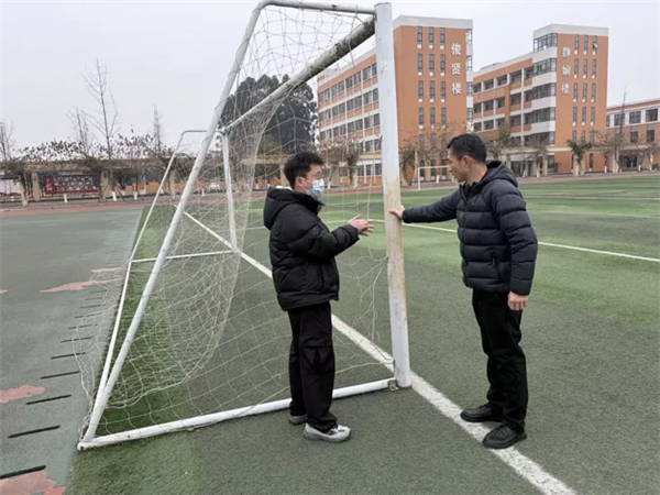 大邑县沙渠学校开展放假前安全隐患全面排查