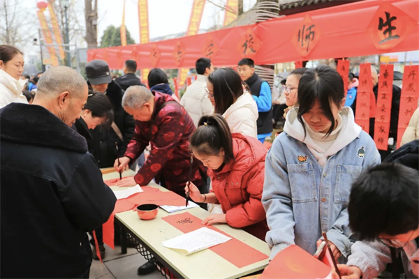 ʦ���Ӻ��͸���������������ѧУ�ѡ���ζ���͵����ſ�