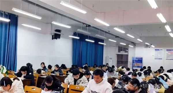 ������ѧУ��2025��Ӣ����д�߶�����д������Ļ