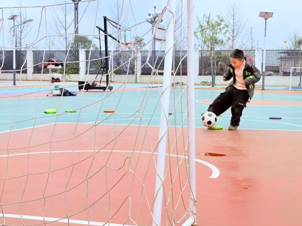 ��ɽ�л����׶�԰��ȼ��С�������ߣ��ں������߳��Ժ���