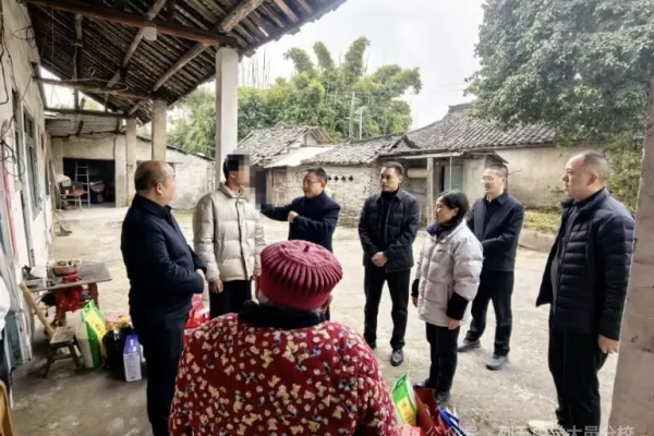 ������ʵ����ѧ������У��������ů������ذ�������