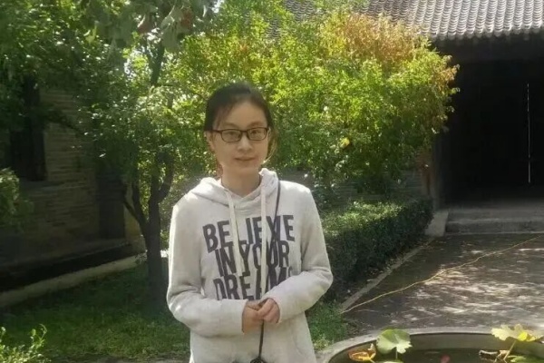 ���Ů����ѧУ����;��ʧ��8�꣬��������10��ԪѰŮ