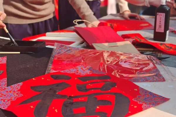 �Ա�ī���������ɶ�ʮ�����Գ�����Ʒ��