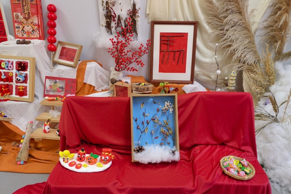 ���ˣ���ɽ��ʵ���׶�԰��˳��һ������ꡰͯ��������