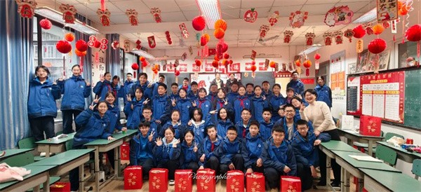 ��С�굽�´����ɶ����к���У��ѧ�ӵ����ഺ֮�����Ļ���