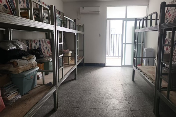 �ྻӭ��ѧ����ܰ��ѧ�� ��ɽ�м�������ְҵ�����޹ܿ�չ�����ɨ��