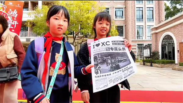 ��ѧ��һ�죬�´������ѧУѧ�Ӽ��塰��ͷ������