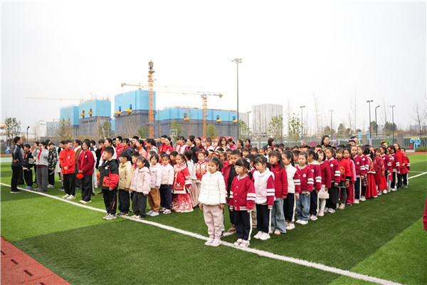 Ծ��ӭ�����³� �ɶ�������ѧ���ĺ�ѧУ��ѧ����Բ������