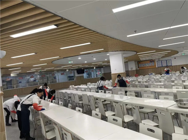 �����ĵ�У԰��Ļ�󹦷򡱣��ɶ��ɱ�����Сѧ�������ˣ�