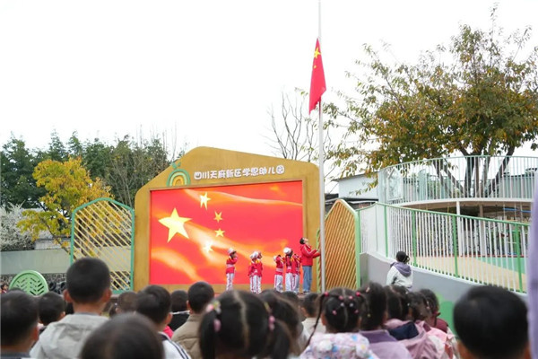 萌娃来报到 灵马踏春归 学思幼儿园重现昔日欢声笑语