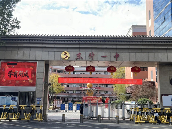 �������������У�����һ��ѧ��Ԫ�����³�